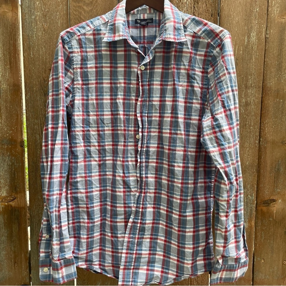 GAP Men’s Slim Fit Red Blue Plaid Casual Button Down Shirt Long Sleeve Medium